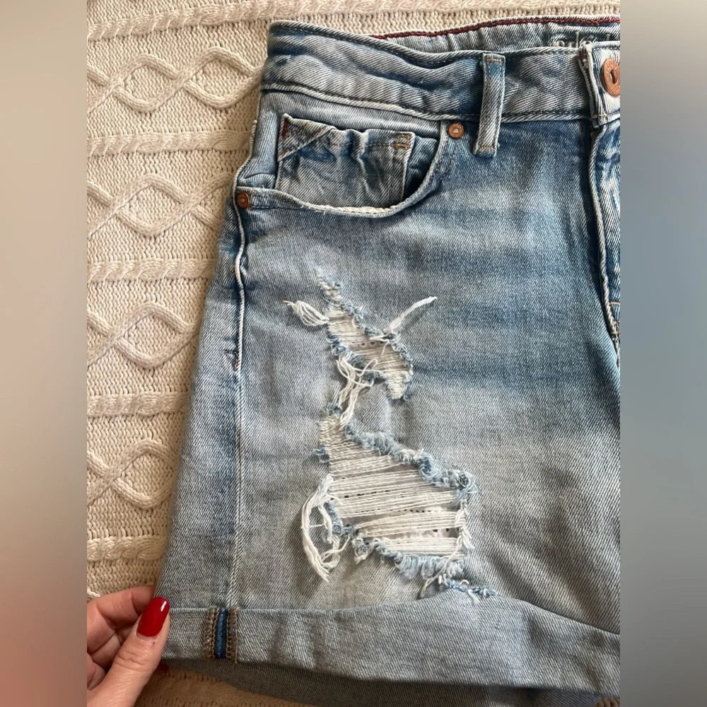 Edgely Light Wash Denim Shorts, distressed, Women’s Size 6 - Picture 7 of 13